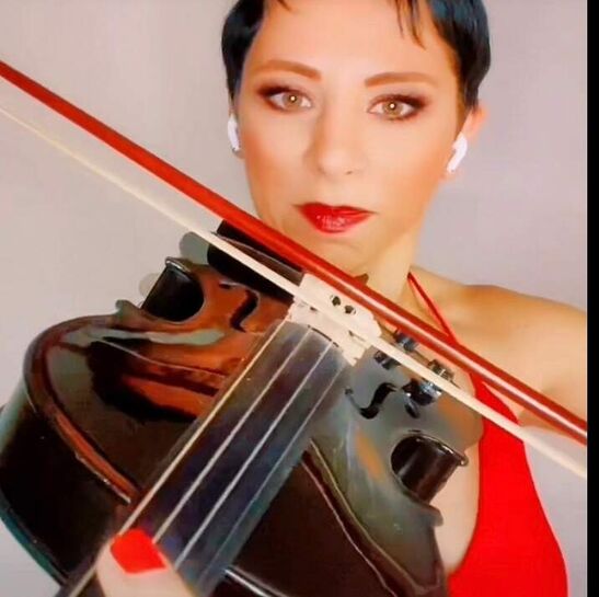 AriAri Violinist