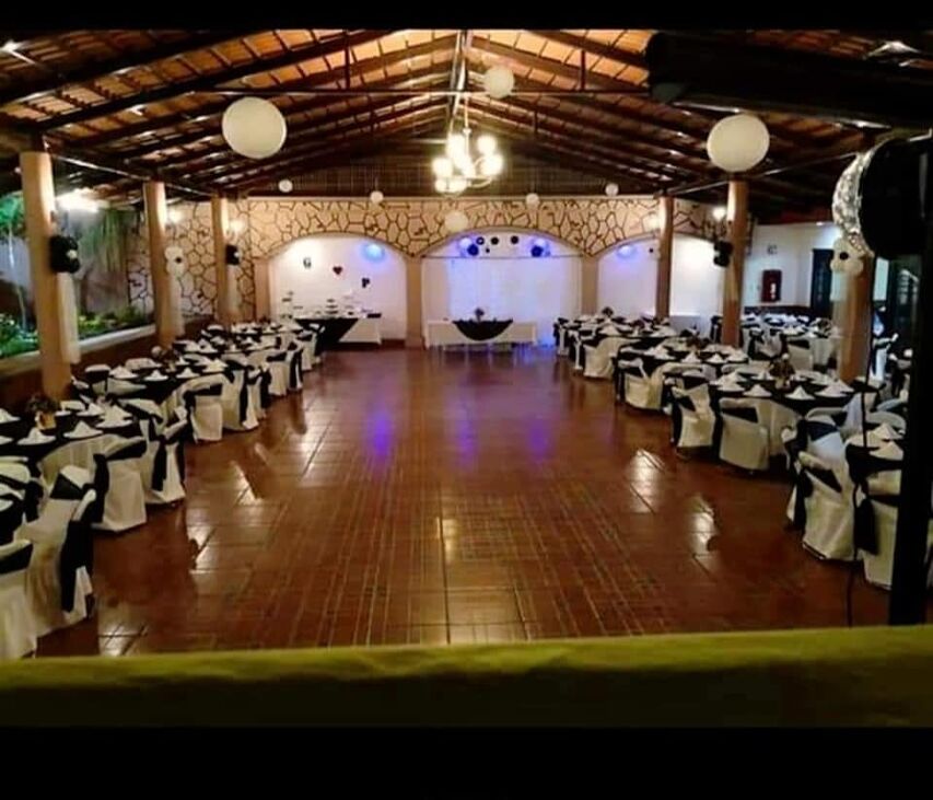 Los Almendros Salón de Eventos