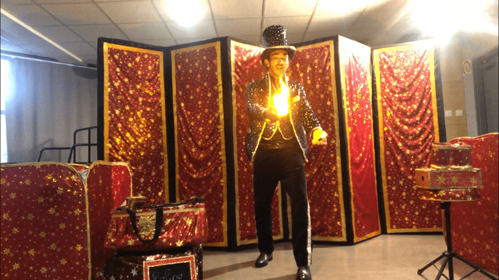 Polino magicien-jongleur