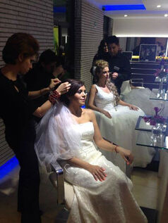 Brides Makeup & Style Salón
