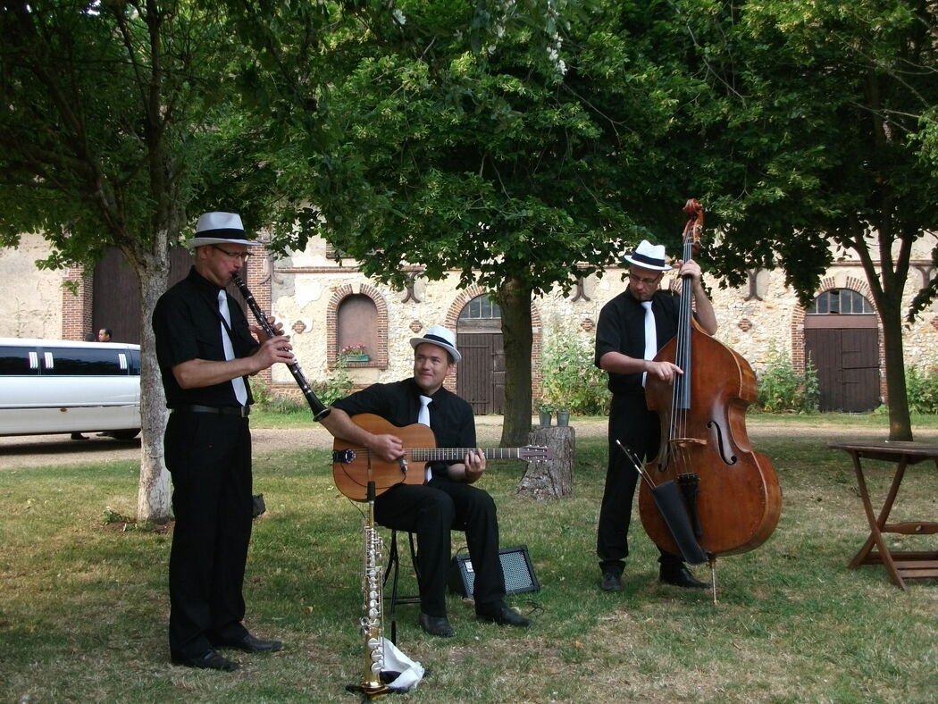 Samovar Swing Trio