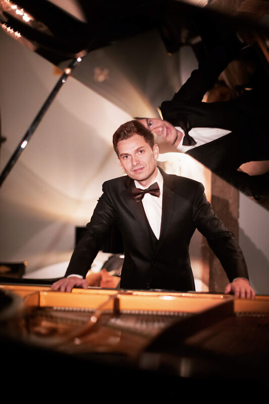 Roman Nagel - Wedding Pianist