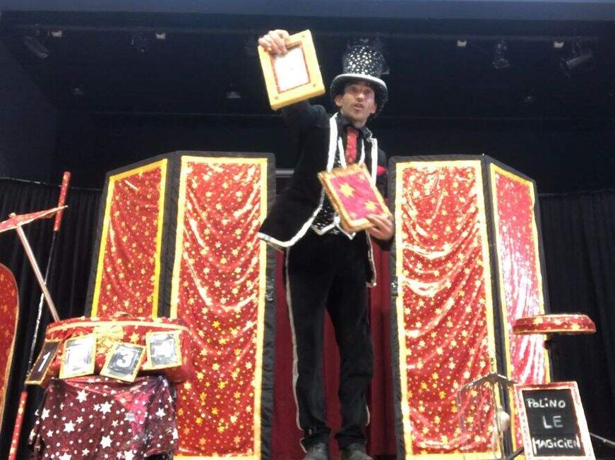 Polino magicien-jongleur