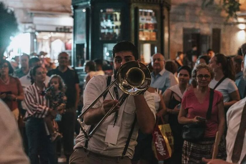 Tinto Brass Street Band