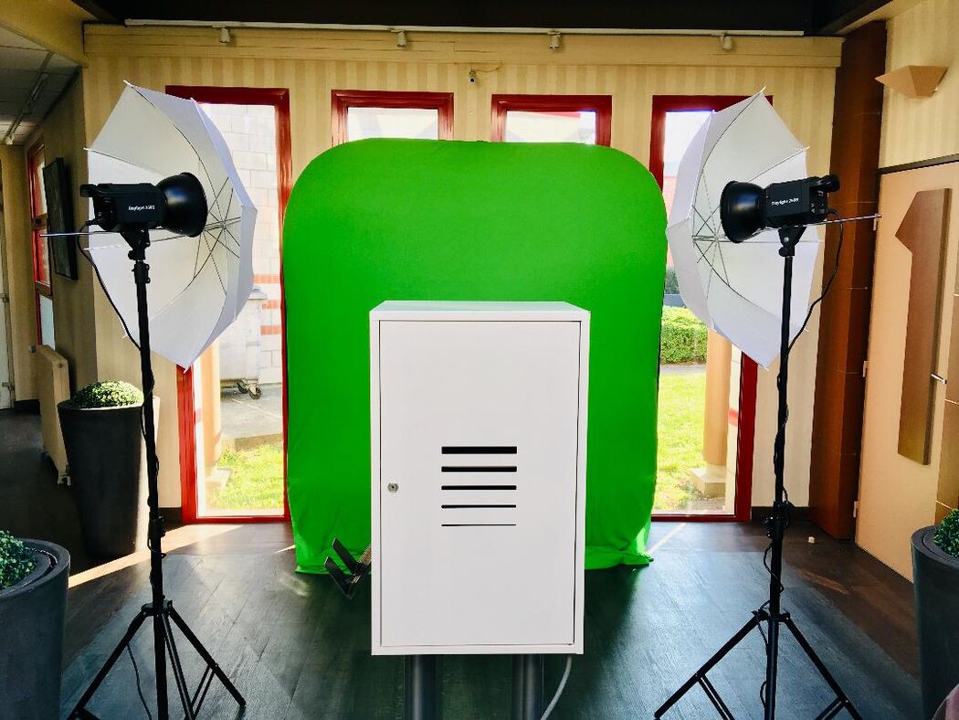 White Box - PhotoBooth by Mehdi Djafer