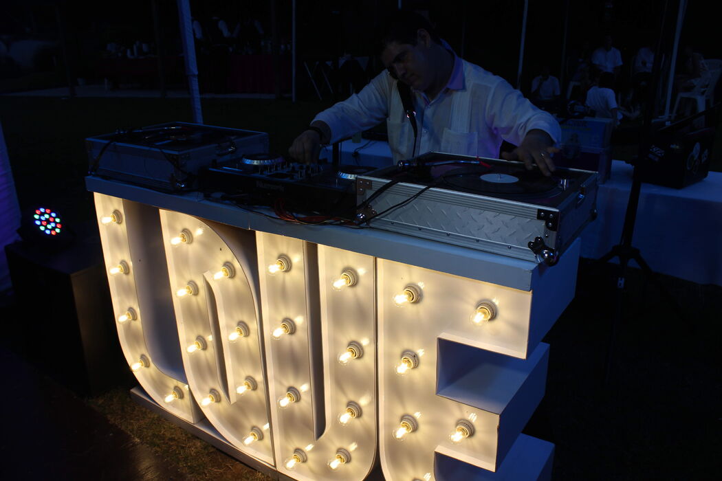 L White Wedding DJs