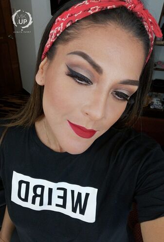 MKUP Evelyn Panez