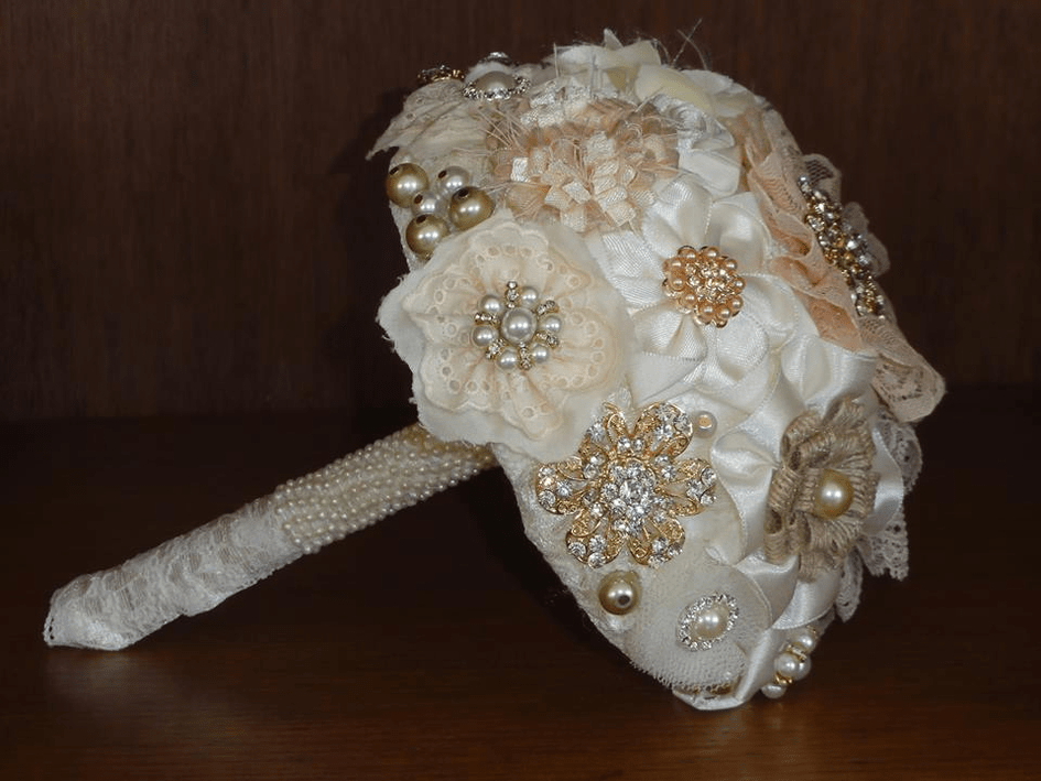 Brooch bouquet peru