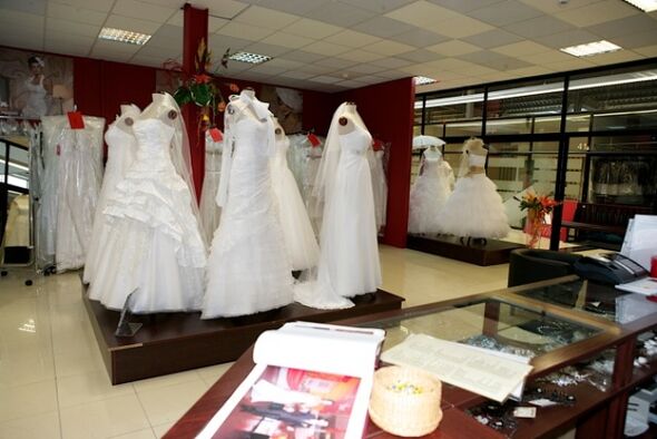 Salon sukien ślubnych Karina, Rzgów