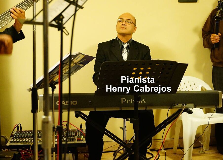 Henry Cabrejos y orquesta