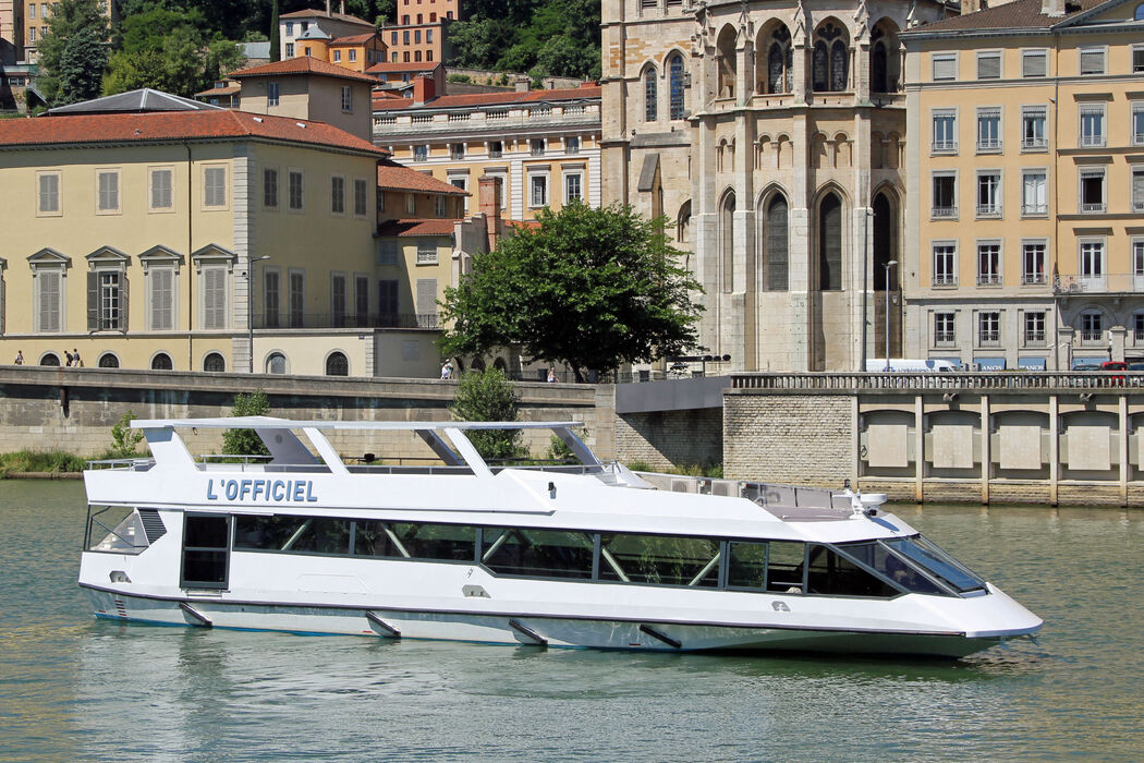 Les Yachts de Lyon  | Le Volupte et L'Officiel