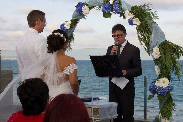 Maestro de ceremonias oficiante actor boda civil religiosa