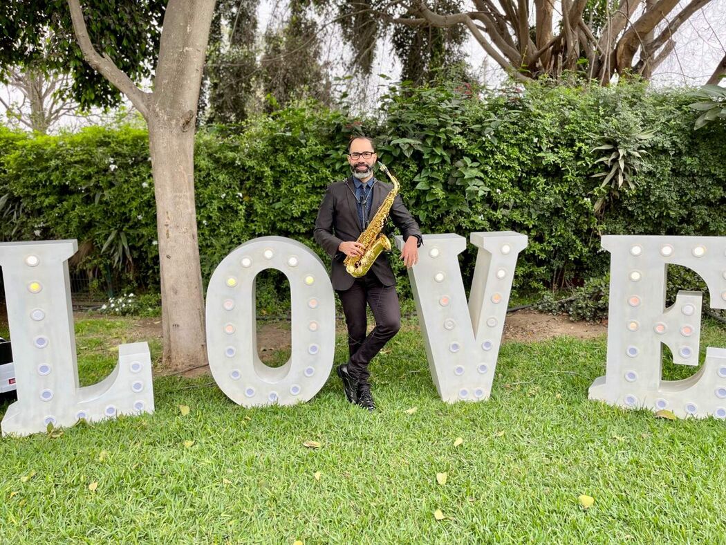 Alan Espinoza - Saxofonista y Clarinetista para Bodas y Eventos