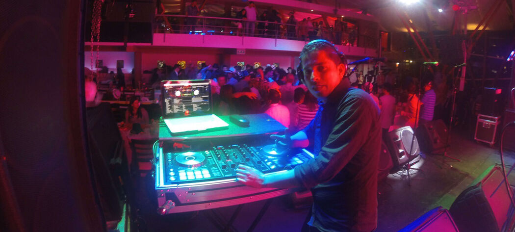 DJ Andrés González