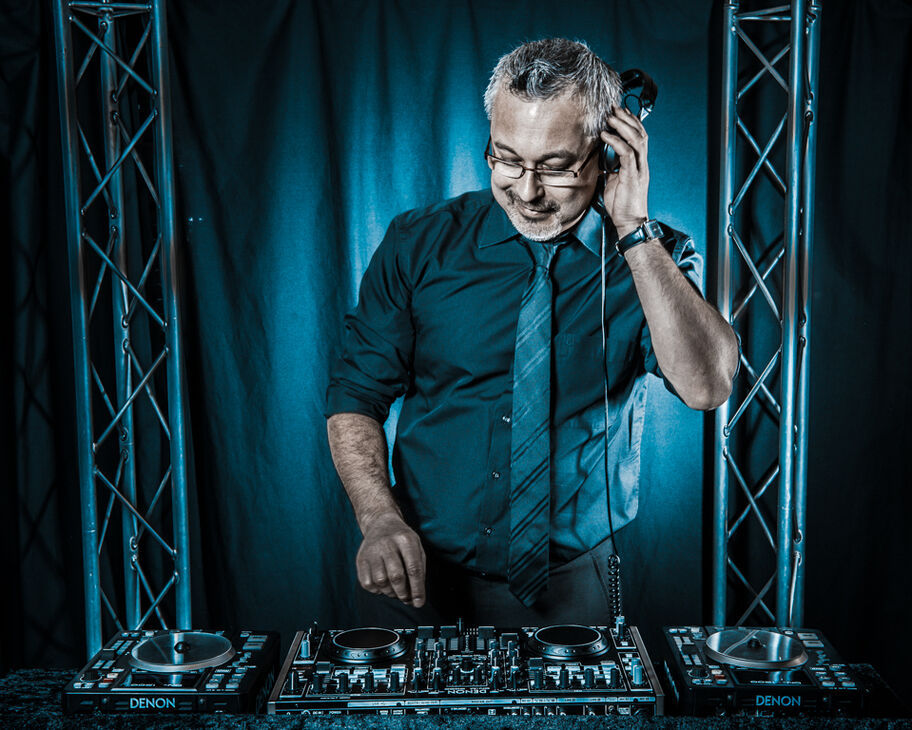 Philippe Day - DJ & Magicien
