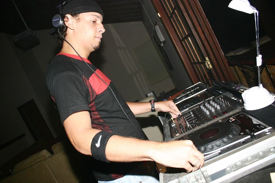 DJ Raphael Mendes