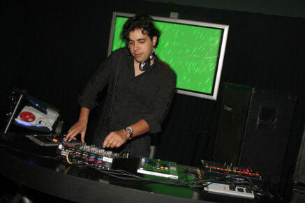 DJ Carlo Dee