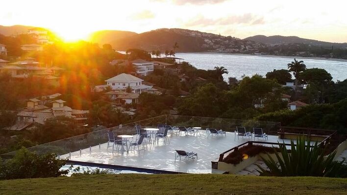 Praia da Ferradurinha Guest House