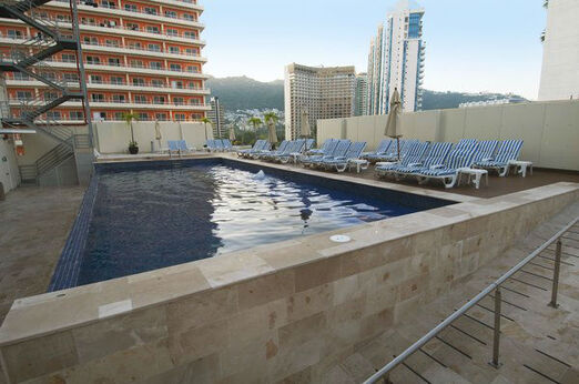 Hotel One Acapulco Costera