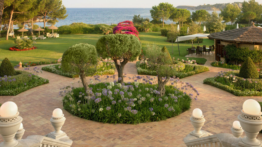 The St. Regis Mardavall Mallorca Resort