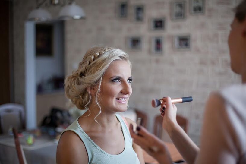 Ela Zimniak makeup and hair