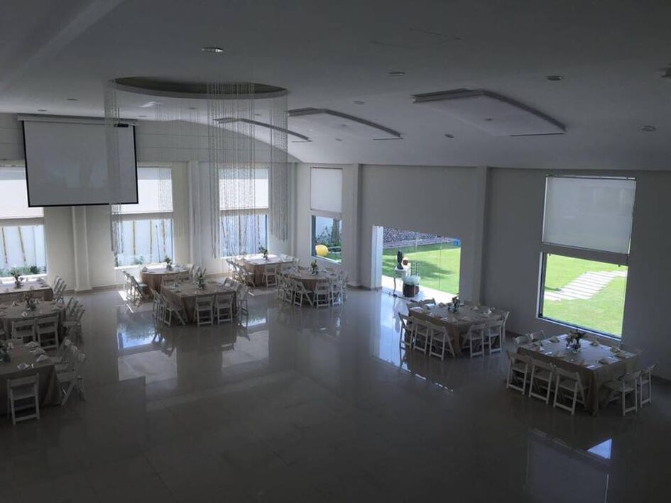 La Jolla Salon De Eventos