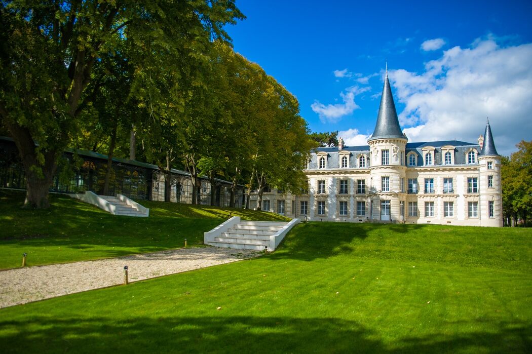 Le Château d'Hardricourt