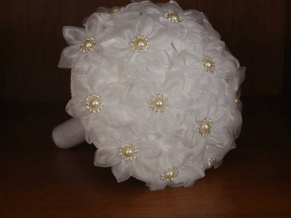 Brooch bouquet peru